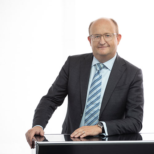 Porträt von Erik Höhne: Vorstand Erzeugung, Finanzen, Handel und Vertrieb der ENERVIE Gruppe