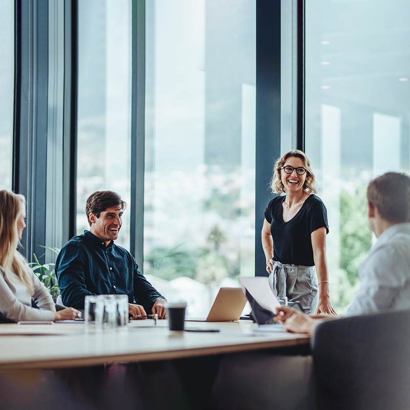 Gruppe von Leuten in einem Meeting