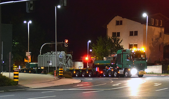 Ein Foto eines Trafotransportes der ENERVIE Vernetzt GmbH im Jahr 2019 in Werdohl.hl.